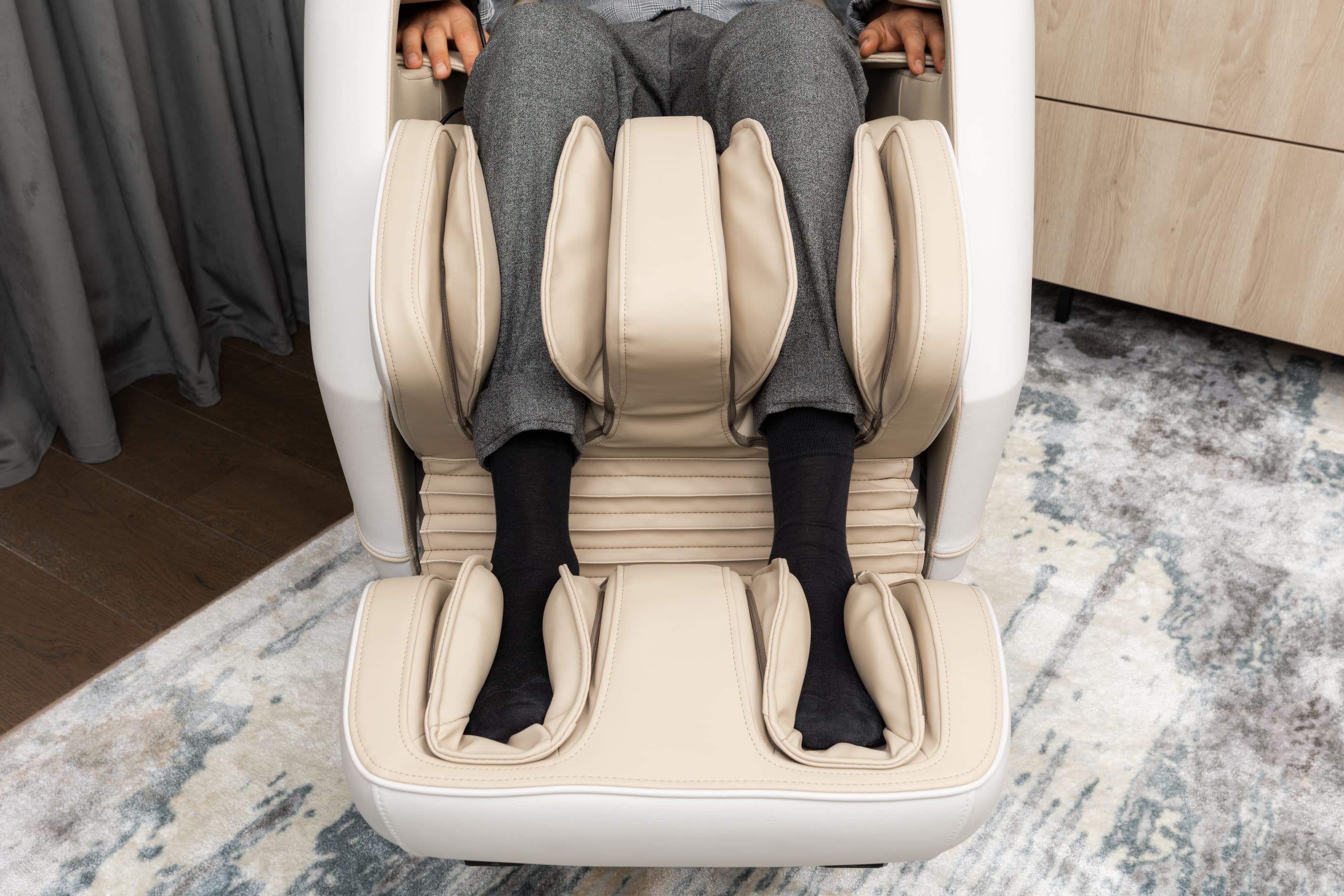 De voetsteun is elektrisch en automatisch uitschuifbaar.
OPERA PLUS - Perfect voor lange mensen. 